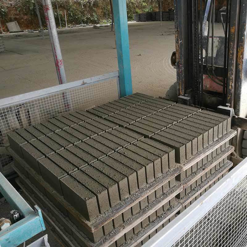 Uwolnienie potencjału maszyn do produkcji kostki brukowej w przemyśle maszyn do betonu