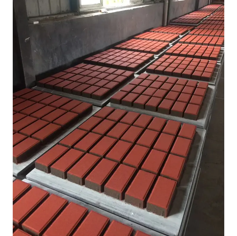 Jak projekt mieszanki betonowej bezpośrednio wpływa na wybór materiału formy
