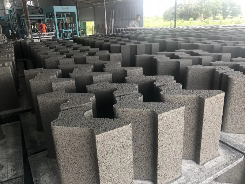 Dlaczego warto zainwestować w automatyczną wibroprasę dla swojej firmy produkującej beton?